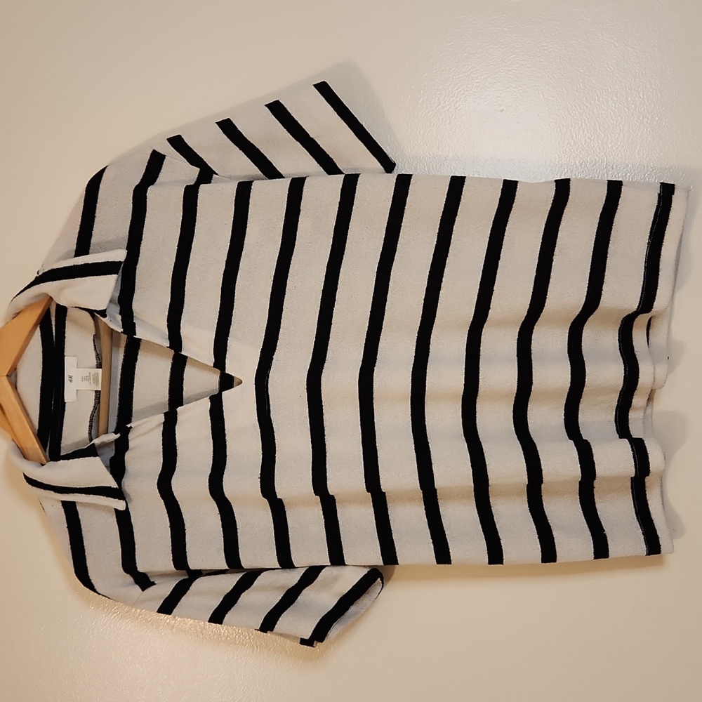 H&M Black and White Knit Top